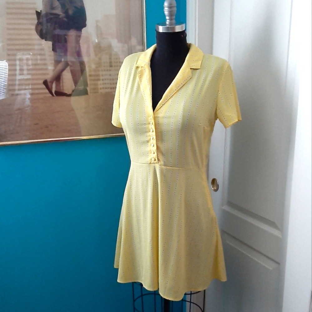 NWOT DIVIDED Yellow mini dress with white/blue daisy stripes, size Medium